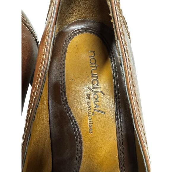 Natural Soul by Naturalizer Brown Leather 2 1/2” Pump Buckle Detail Size 6.5 - Picture 12 of 12